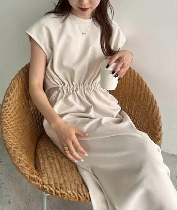 CAPRICIEUX LE'MAGE 드로스트 슬리브리스 원피스