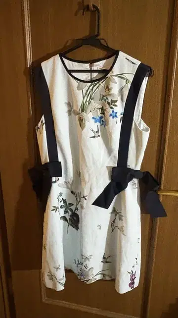 TED BAKER 슬리브리스 꽃무늬 원피스