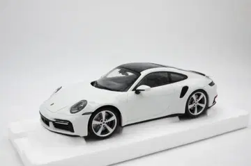 1/18 포르쉐 911 (992) 터보 S 화이트 PMA