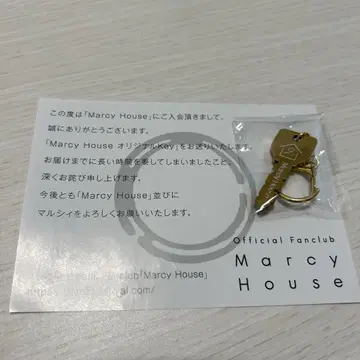 Marcy House 골드 컬러 열쇠형 키링 말시