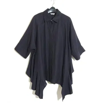CLANE BACK FRILL SHIRT 정가 24,200엔 네이비