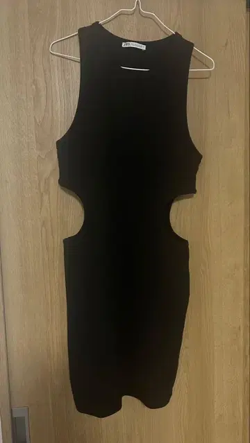 자라 블랙 컷 아웃 원피스