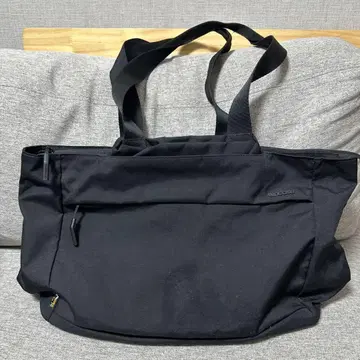 Incase 블랙 토트백