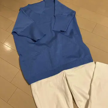 블루가 매우 예쁜 니트 탑