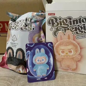 LABUBU THE MONSTERS 에너지에 푹 빠진 라브부