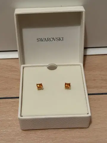 스와로브스키 오렌지 큐빅 지르코니아 스터드 귀걸이