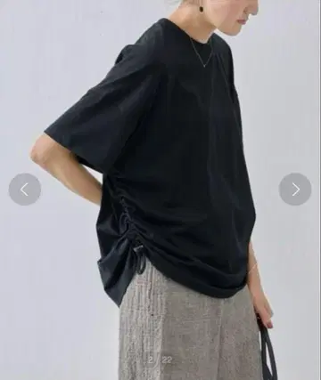 beardsley 비어즐리 LIVETART 사이드 셔링 티셔츠 블랙