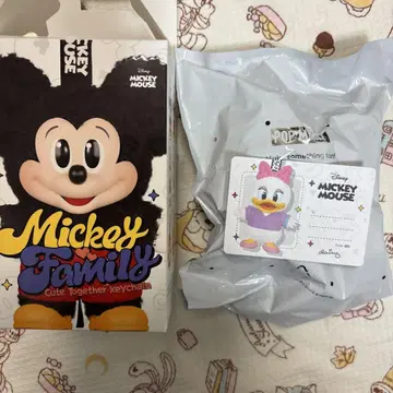 팝 마트 미키 패밀리 데이지 키체인