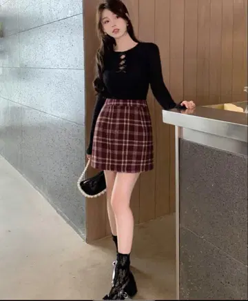 블랙과 레드 체크 미니 스커트