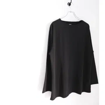 BISOWN BASQUE TEE 비소운 바스크 티 2025SS