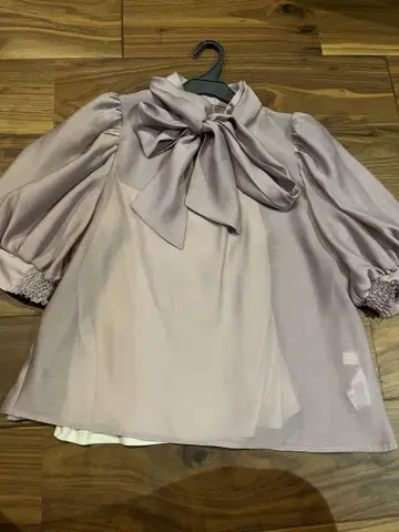 And couture 리본 포함 블라우스 핑크 퍼프 슬리브