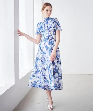 And Couture 블루 계열 꽃무늬 플레어 슬리브