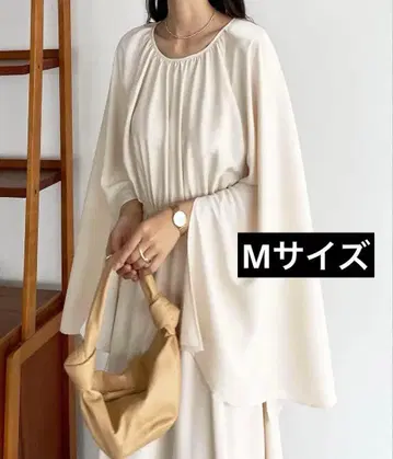 Louere 슬릿 슬리브 플레어 원피스 크림 M 사이즈