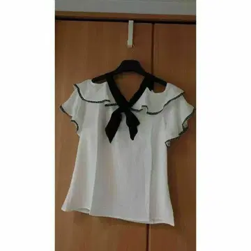 여성용 플레어 슬리브 오픈 숄더 블라우스 화이트