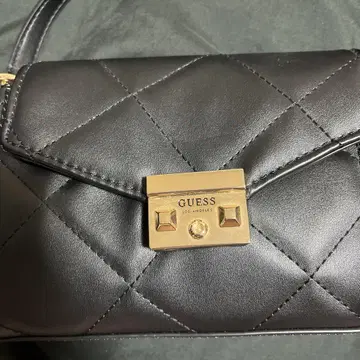 GUESS 블랙 숄더백