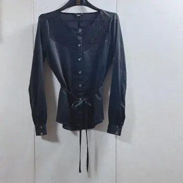 컨디션 최상 GUESS(게스) 블랙 새틴 셔츠 티셔츠