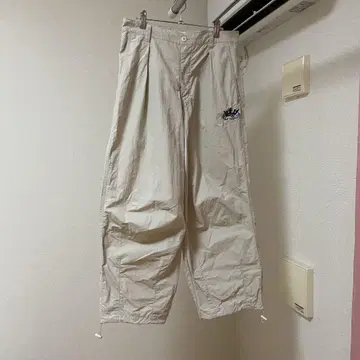 9090s 나일론 팬츠 킹 로고 드로 코드 자수 로고 아이보리
