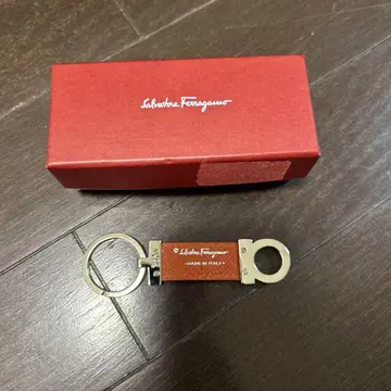 살바토레 페라가모 오렌지 가죽 키링