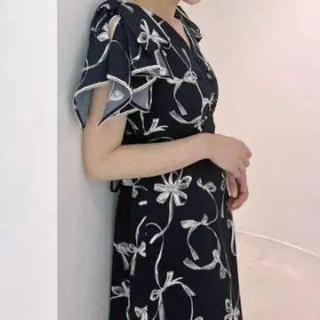 snidel Sustainable 리본 프린트 원피스 네이비