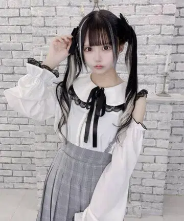 마즈 어깨가 파인 프릴 슬라이더 블라우스 화이트 화이트