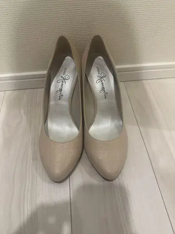 긴자 카네마츠 베이지 미들 힐 펌프스