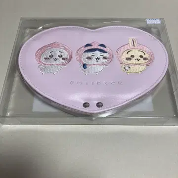 CHIIKAWA 치이카와 (먼작귀)의 하트 모양 패브릭 거울 핑크