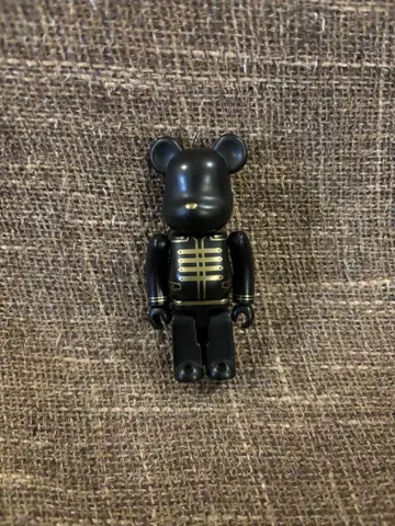 BTS 공식 콜라보 베어브릭 BE@RBRICK