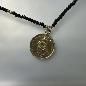 비즈 메달 펜던트 목걸이