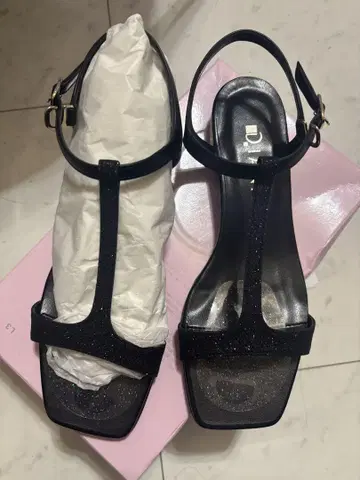 다이애나 블랙 글리터 T자 샌들