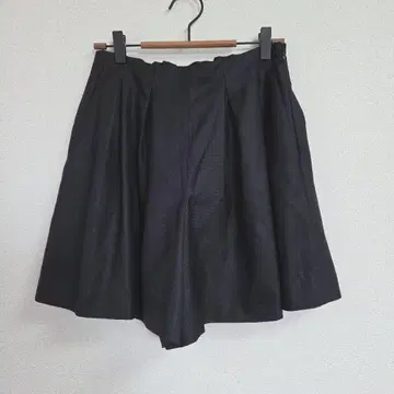 아나텔리어 블랙 플리츠 숏 팬츠 M 가로 지퍼 큐롯