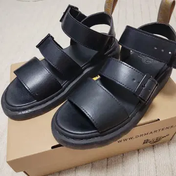 닥터마틴 샌들 VEGAN GRYPHON