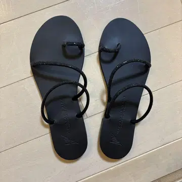블랙 플랫 샌들 37