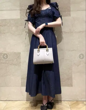 스나이델 슬리브 디자인 스퀘어 넥 원피스