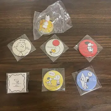 스누피 캔뱃지 6개 세트 + 스누피 가챠