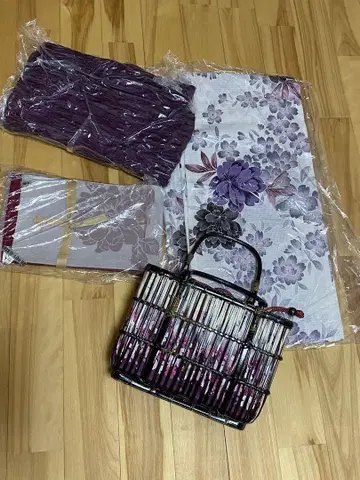 보라색 꽃무늬 유카타와 세트