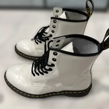 Dr.Martens 화이트 하이컷 부츠 바운싱 밑창