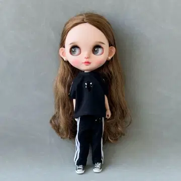 네오 브라이스 옷 갈아입기 블랙 세트업