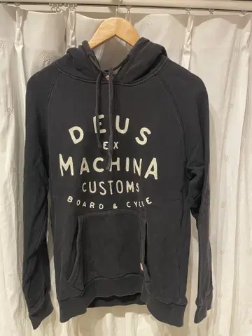 DEUS EX MACHINA 후드티