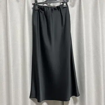 프레스 새틴풍 스커트