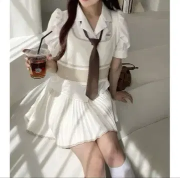 새상품 NICE CLAUP 니트 미니 셋업 화이트