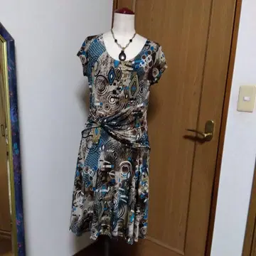 프랑스제 기하학 패턴 무릎 기장 원피스 반팔