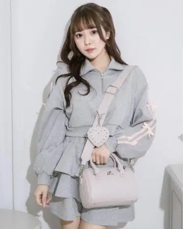 Pium 하트 파우치가 있는 보스턴 백 핑크