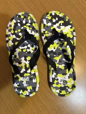 비치 샌들 카모플라쥬 패턴 REI