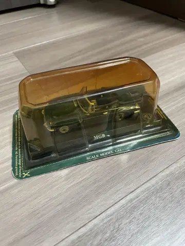 MGB 1/43 스케일 모델