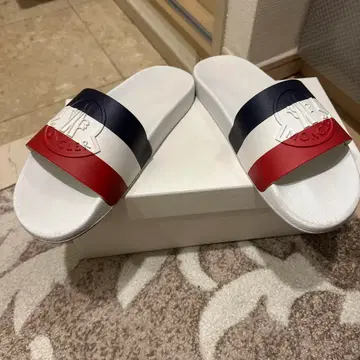 몽클레어 로고 슬라이드 샌들