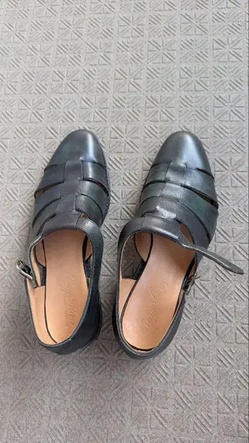 블랙 가죽 샌들 오픈토
