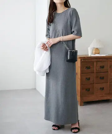 디스코트 컷 리브 5부 소매 원피스 블랙