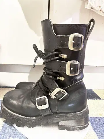 T2in 블랙 천연 가죽 록 계열 부츠