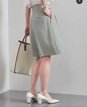 UNITED ARROWS 턱 숏 팬츠