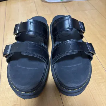 닥터마틴 샌들